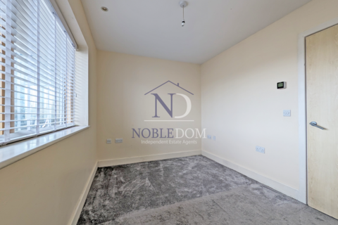undefined, Bell Road, Hounslow, TW3