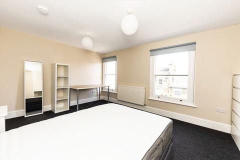 4 bedroom terraced house for sale, Dalyell Road, London SW9