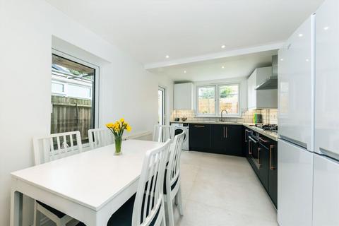 4 bedroom terraced house for sale, Dalyell Road, London SW9