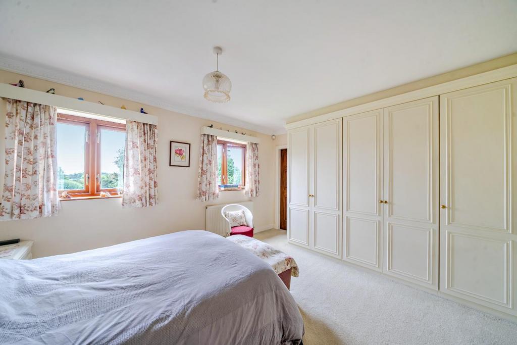 Bedroom 1.jpg
