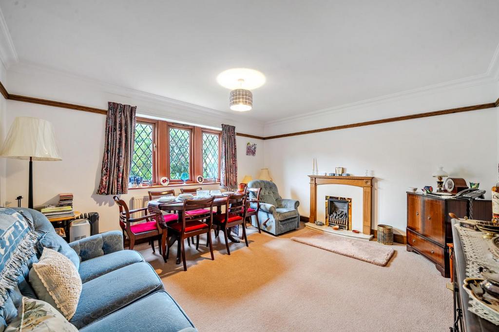 Dining room 1.jpg