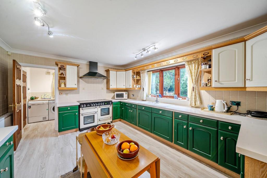 Kitchen 2.jpg