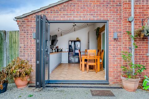 3 bedroom end of terrace house for sale, Fern Gardens, Belton
