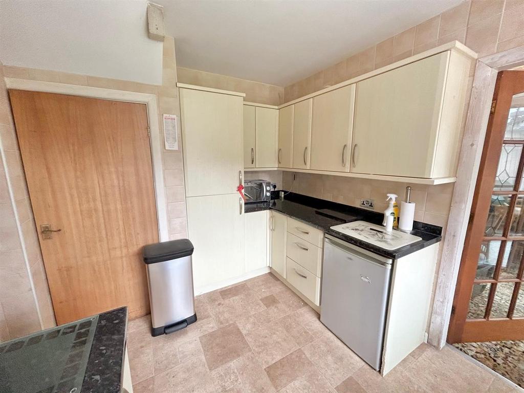 Kitchen2.jpg