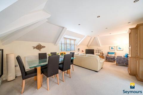 2 bedroom flat for sale, Cross Lanes, Surrey GU1