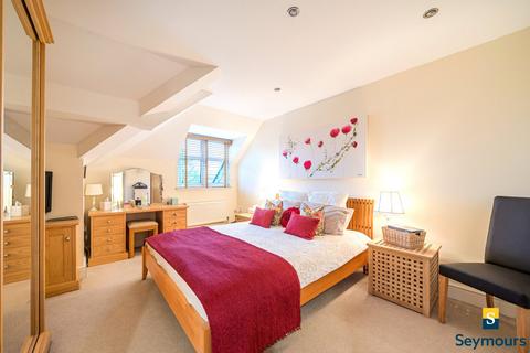 2 bedroom flat for sale, Cross Lanes, Surrey GU1