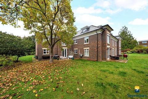 2 bedroom flat for sale, Cross Lanes, Surrey GU1