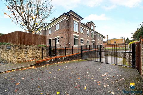 2 bedroom flat for sale, Cross Lanes, Surrey GU1