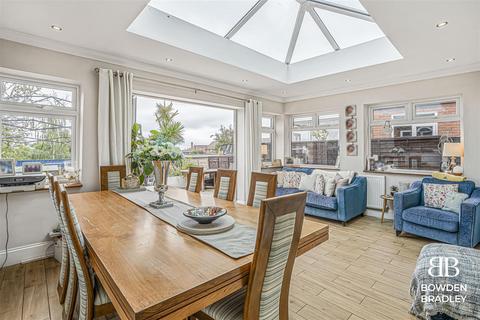 3 bedroom end of terrace house for sale, Verderers Road, Chigwell
