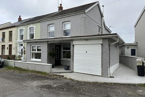Heol Rhyd Ddu Fach, Cwmllynfell, Carmarthenshire.