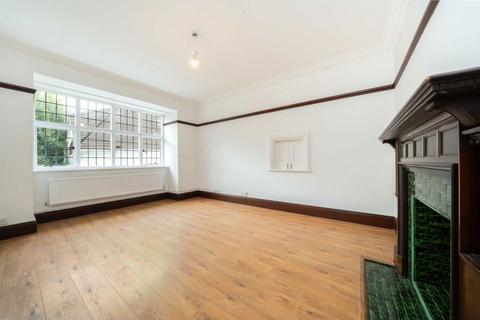 4 bedroom maisonette to rent, Pembridge Place, London W2