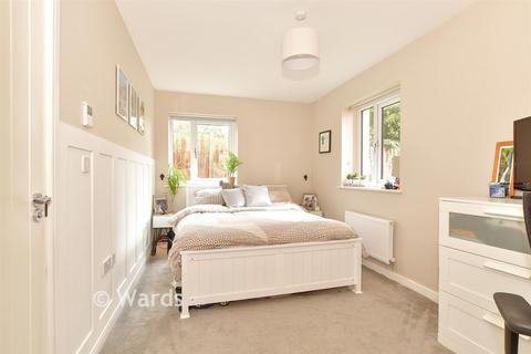2 bedroom ground floor flat for sale, Smedley Road, Faversham ME13