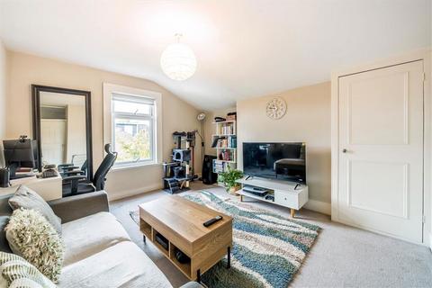 2 bedroom flat for sale, Cavendish Road, London SW12