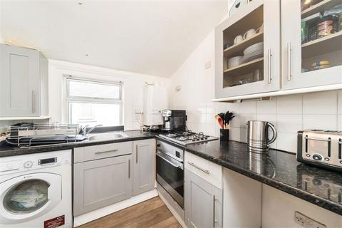 2 bedroom flat for sale, Cavendish Road, London SW12