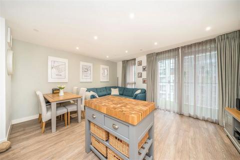 2 bedroom flat for sale, Telegraph Avenue, London SE10