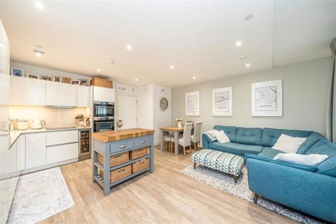 2 bedroom flat for sale, Telegraph Avenue, London SE10
