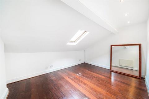 3 bedroom flat for sale, Blackheath Road, London SE10