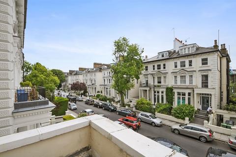 2 bedroom apartment to rent, Belsize Park Gardens, London, NW3