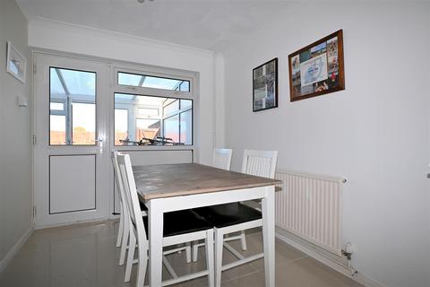 3 bedroom terraced house for sale, Oxendean Gardens, Lower Willingdon, Eastbourne