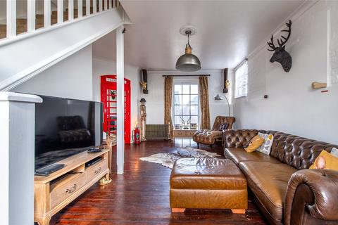 2 bedroom flat for sale, Lower Road, Teynham, Sittingbourne, Kent, ME9
