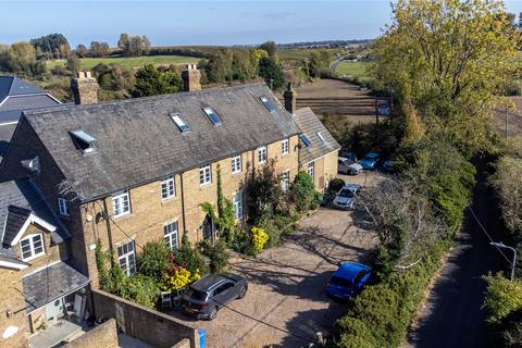 2 bedroom flat for sale, Lower Road, Teynham, Sittingbourne, Kent, ME9