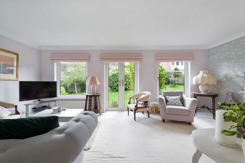 16 Farley Croft, Westerham, TN16 1SA