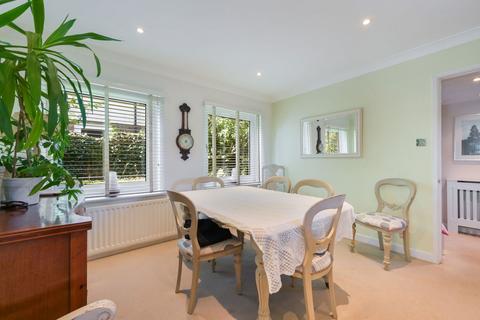 16 Farley Croft, Westerham, TN16 1SA