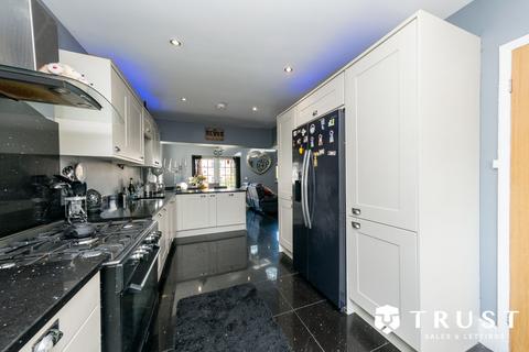 3 bedroom semi-detached house for sale, Carr Street, Birstall, WF17