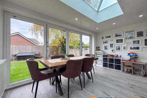 3 bedroom semi-detached house for sale, Gainsborough Road, 1 NG24