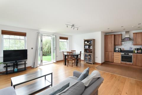 2 bedroom apartment for sale, Waters Edge, Canterbury