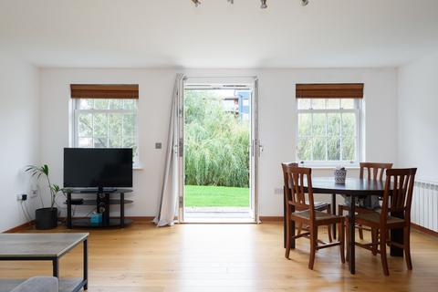 2 bedroom apartment for sale, Waters Edge, Canterbury