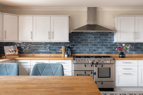 6 bedroom detached house for sale, Cobbetts Ride, Tring, Hertfordshire HP23