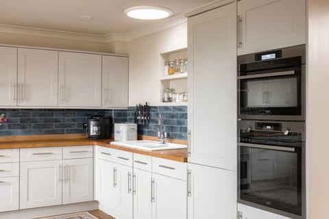 6 bedroom detached house for sale, Cobbetts Ride, Tring, Hertfordshire HP23
