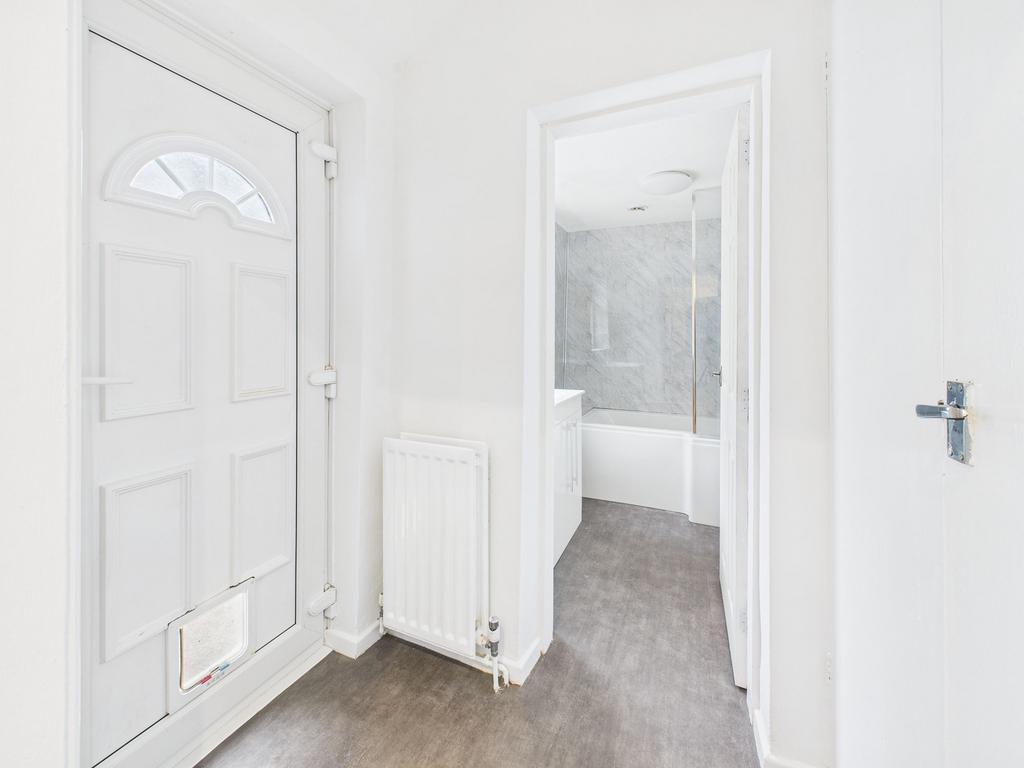 Inner Hallway through to Bathroom