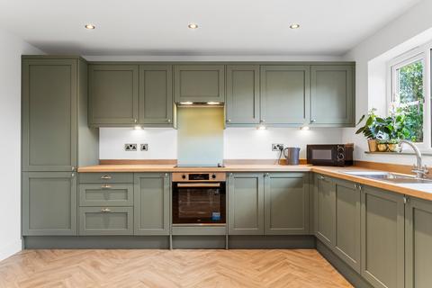 3 bedroom semi-detached house to rent, Sun Street, Eastburn BD20