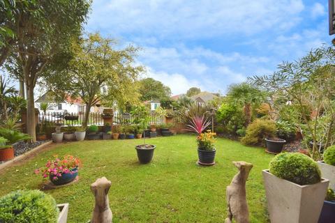 2 bedroom flat for sale, Kingsgate Avenue, Broadstairs