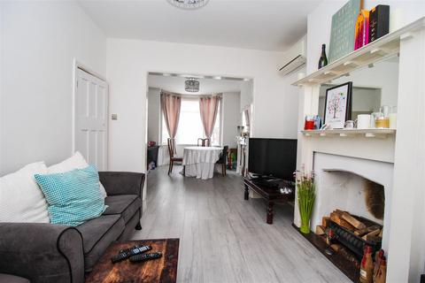 3 bedroom semi-detached house for sale, Woodfield Park Drive, Leigh-On-Sea