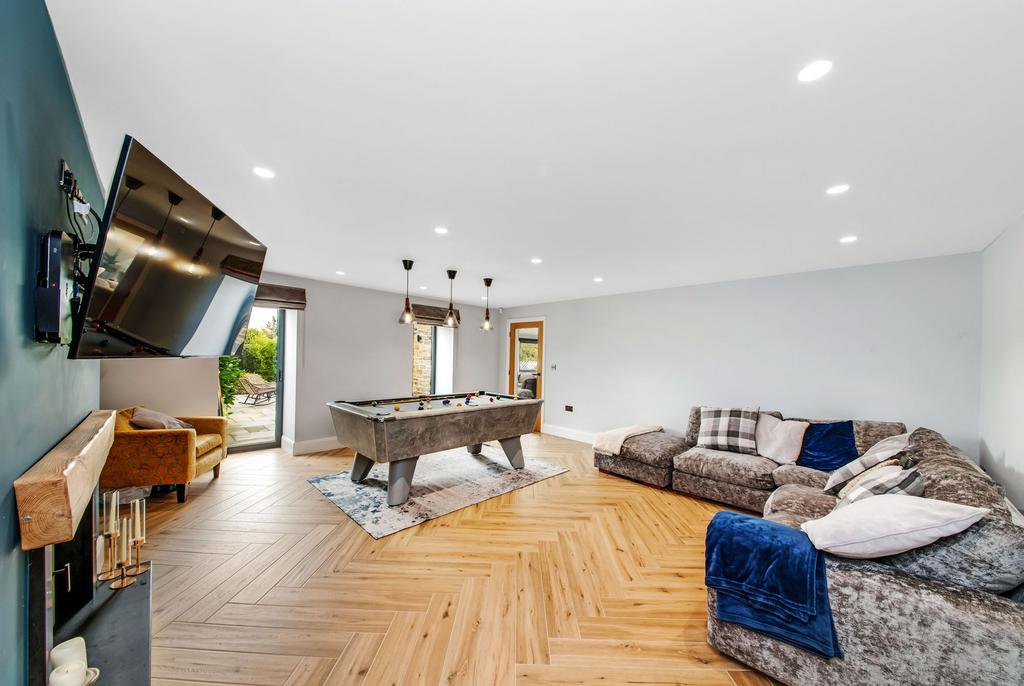 Second sitting room/family room