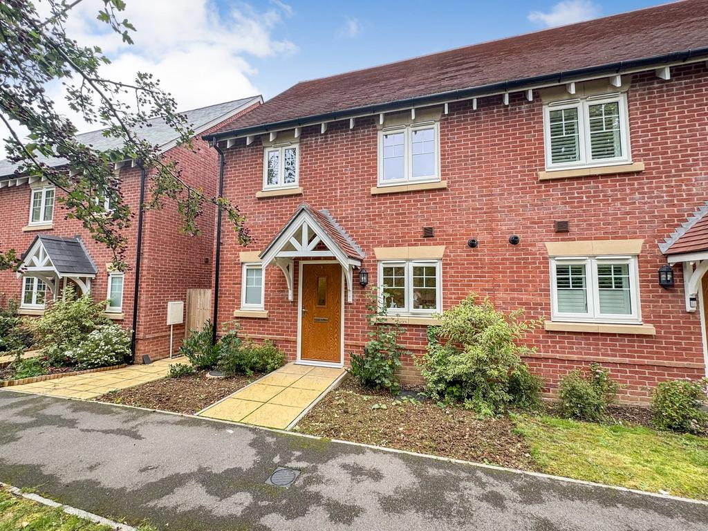 Reed Gardens, Woolhampton, Reading, RG7 2 bed semi-detached house - £ ...