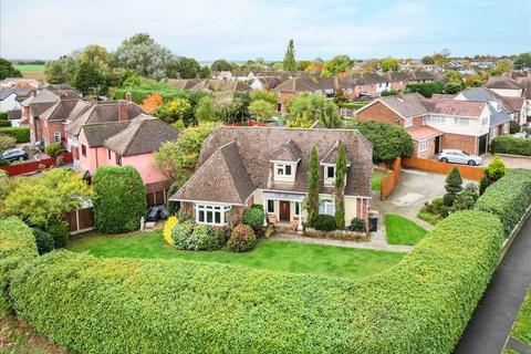 4 bedroom detached house for sale, Roxwell Road, Chelmsford