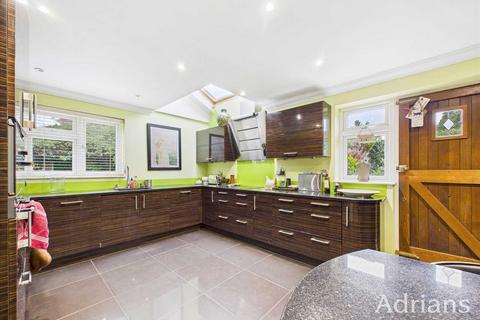 4 bedroom detached house for sale, Roxwell Road, Chelmsford