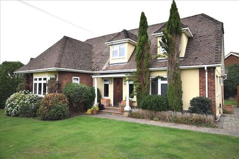 4 bedroom detached house for sale, Roxwell Road, Chelmsford
