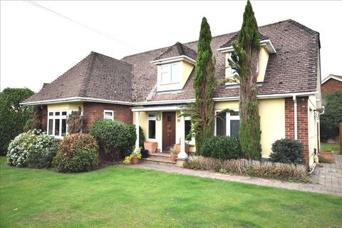 4 bedroom detached house for sale, Roxwell Road, Chelmsford