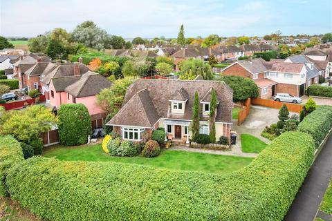 4 bedroom detached house for sale, Roxwell Road, Chelmsford