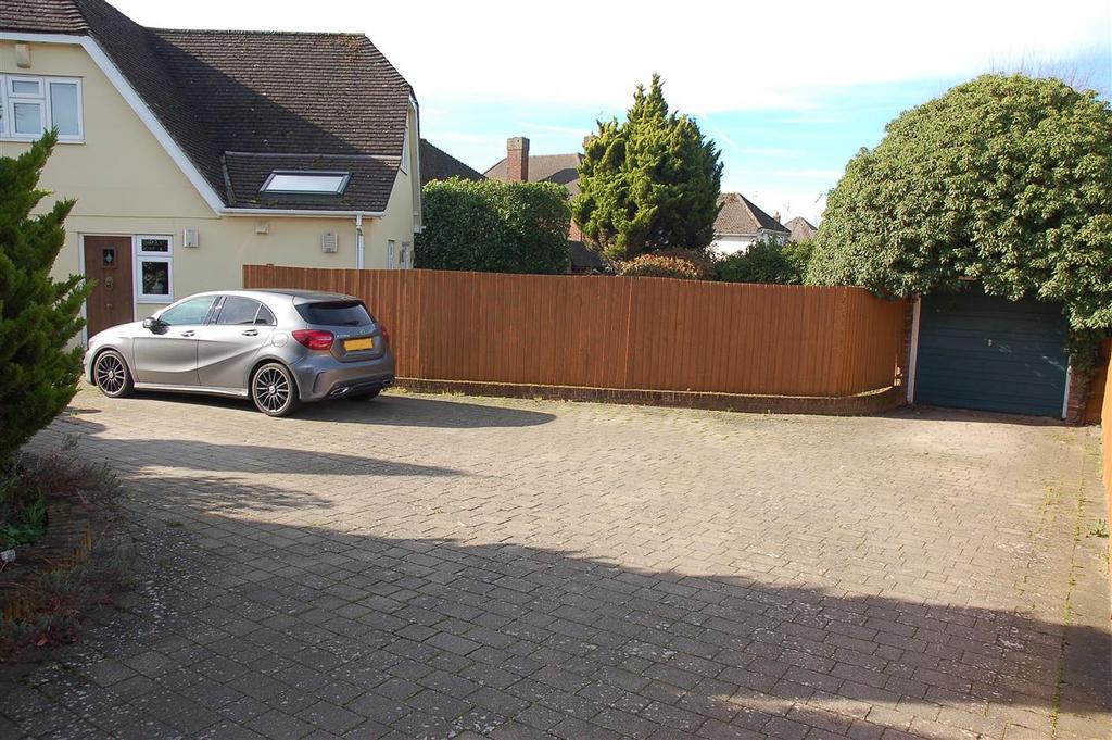 GARAGE &amp; PARKING