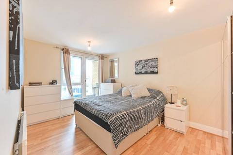 2 bedroom flat to rent, Lombard Road, Battersea, London, SW11