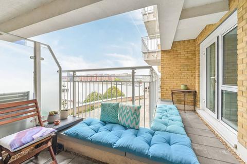 2 bedroom flat to rent, Lombard Road, Battersea, London, SW11