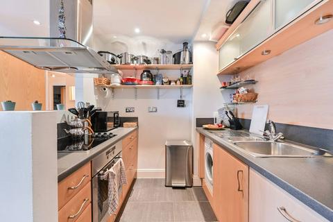 2 bedroom flat to rent, Lombard Road, Battersea, London, SW11