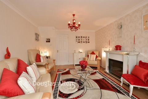 2 bedroom semi-detached house for sale, Nayland Close, Wickford SS12