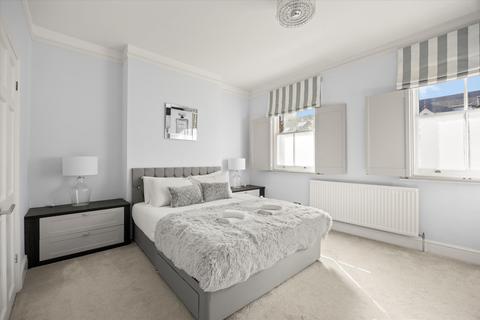 5 bedroom end of terrace house to rent, Albany Road, Windsor, Berkshire, SL4